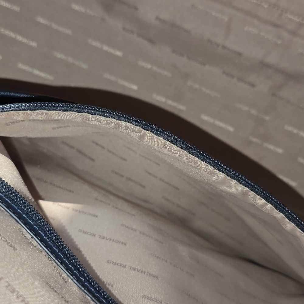 Michael Kors NAVY Leather Weekend Duffle Women - Picture 4 of 8